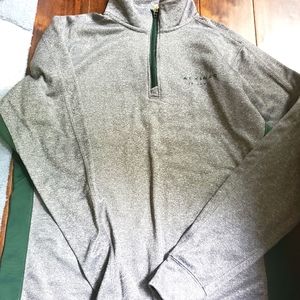 Outfitters trading Co size large in gray and green
